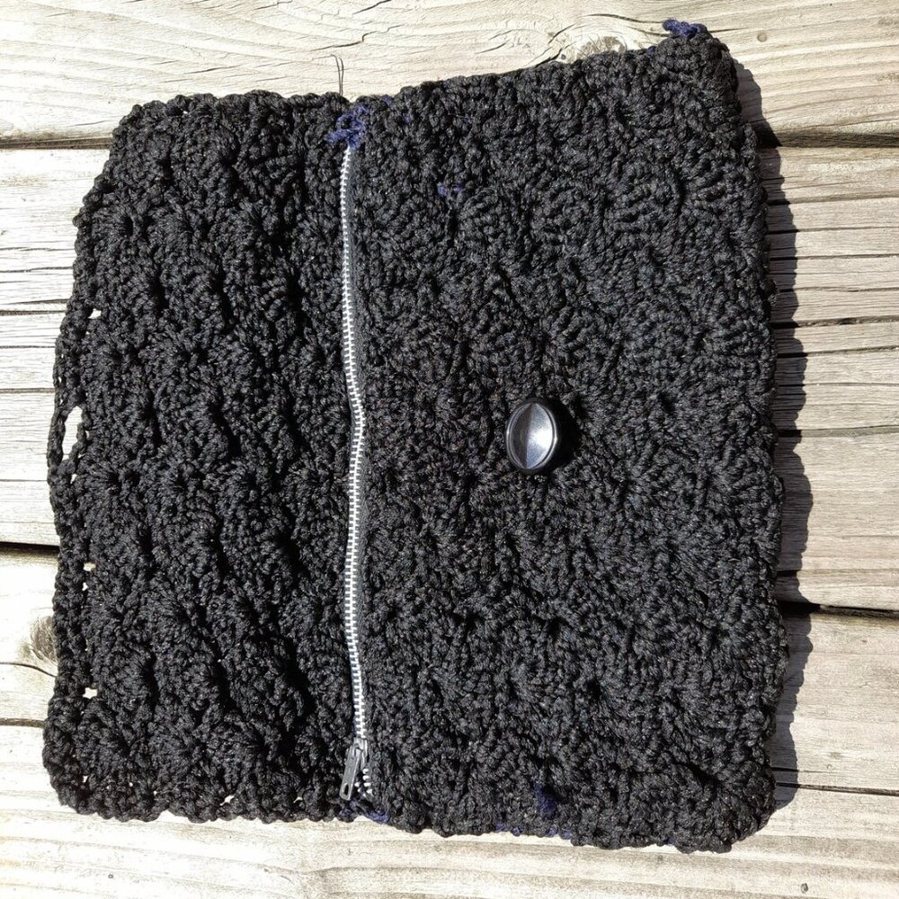 Vintage 60s Black Crocheted Clutch Purse Handmade Pouch Acrylic Phentex - Picture 7 of 15